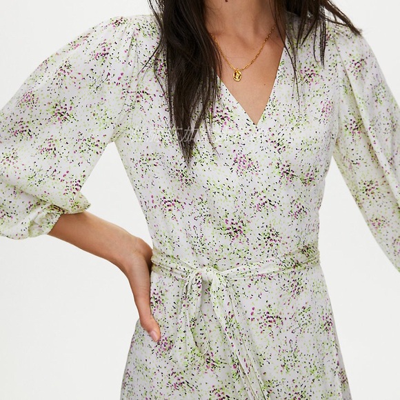 NWT—super comfortable and pretty dress by Aritzia - Picture 2 of 4